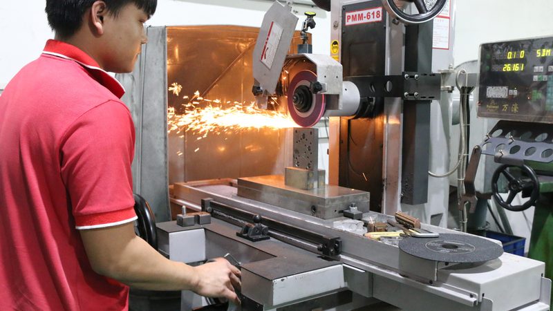 精密冲压模具调试流程：关键步骤与注意事项