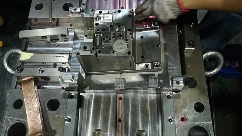 汽车模具选型：精准定位，提升制造效率**