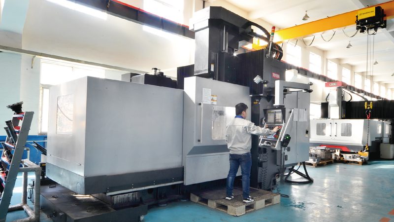 小型汽车五金模具加工：关键工艺与选型要点